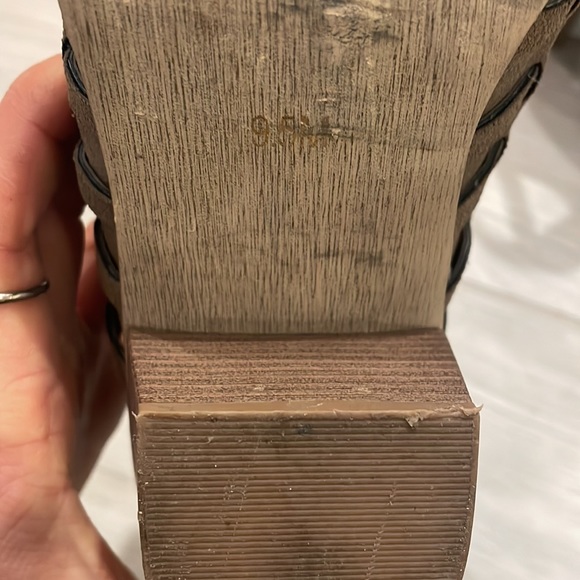 G by Guess suede ankle booties! - Picture 4 of 5